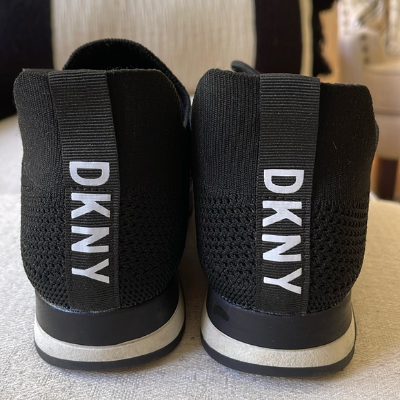 Women’s DKNY black runners / sneakers. Size 8 - Picture 2 of 3
